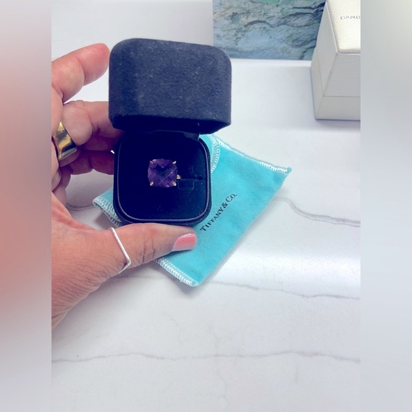 TIFFANY & Co. 18 ct Yellow Gold Ring with Amethyst Gemstone - Picture 8 of 8